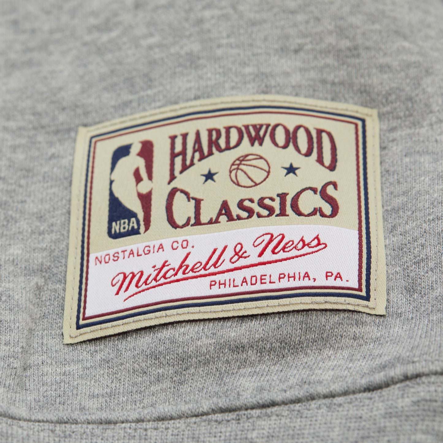 Women's Mitchell & Ness Knicks Grey Lightweight Crew In Grey - Tag View