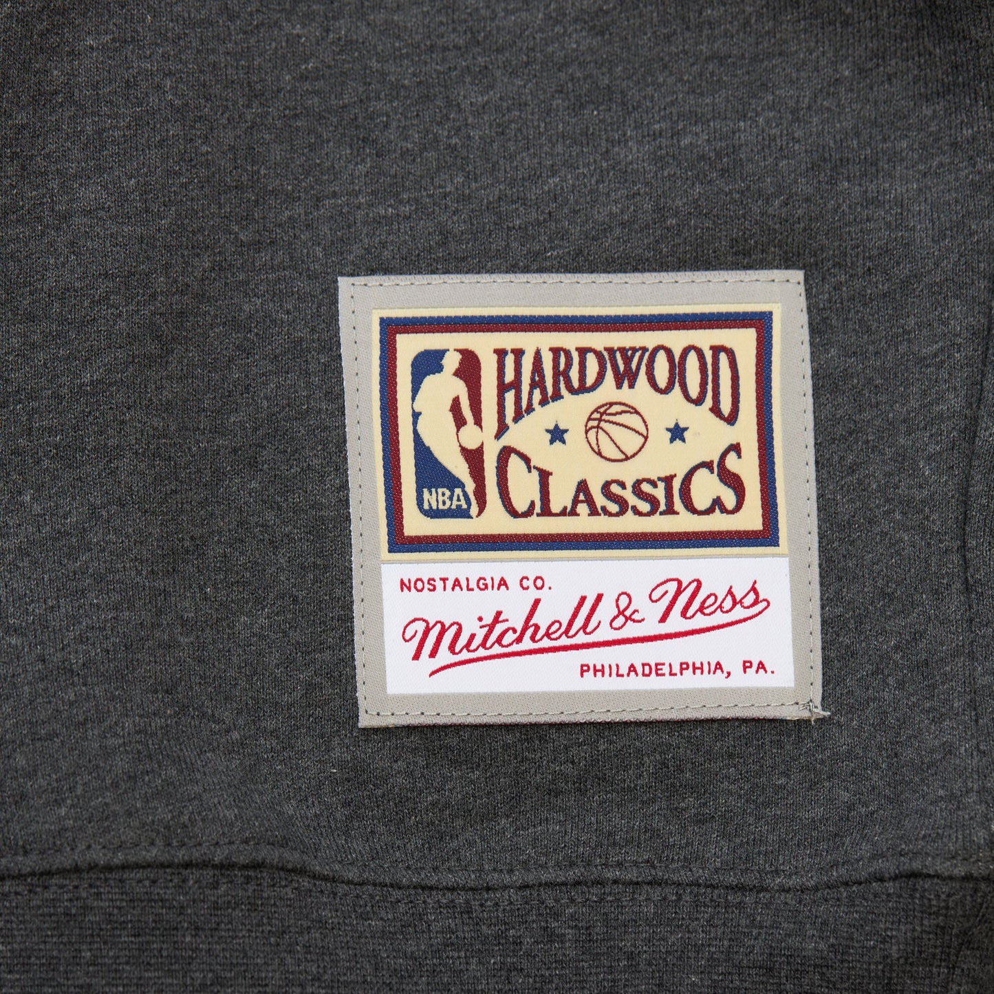 Women's Mitchell & Ness Knicks Oversized Graphic Heather Sweatshirt In Black - Tag View