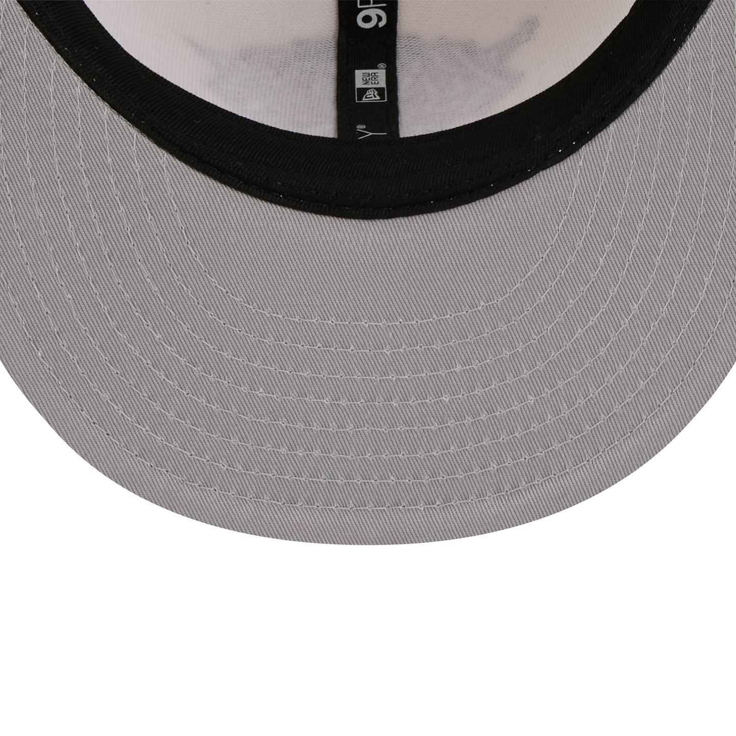 New Era Knicks Two Tone Light Cream/Tan Colorpack 950 Snapback