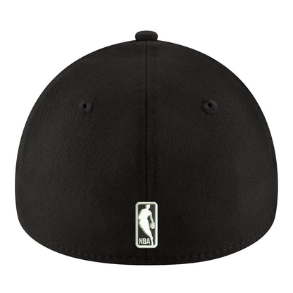 New Era Knicks 39THIRTY Flex Hat In Black - Back View