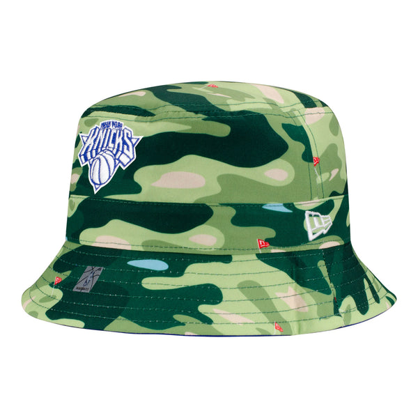 New Era Knicks Golf Print Reversible Bucket Hat - In Green - Reversible Angled Left View