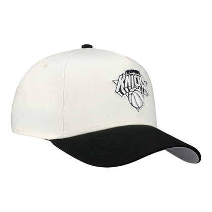 New Era Knicks Chrome White/Black Logo 940 A-Frame Snapback - Right Side View