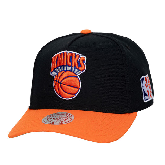 Mitchell & Ness Knicks Legendary Away Pro Snapback
