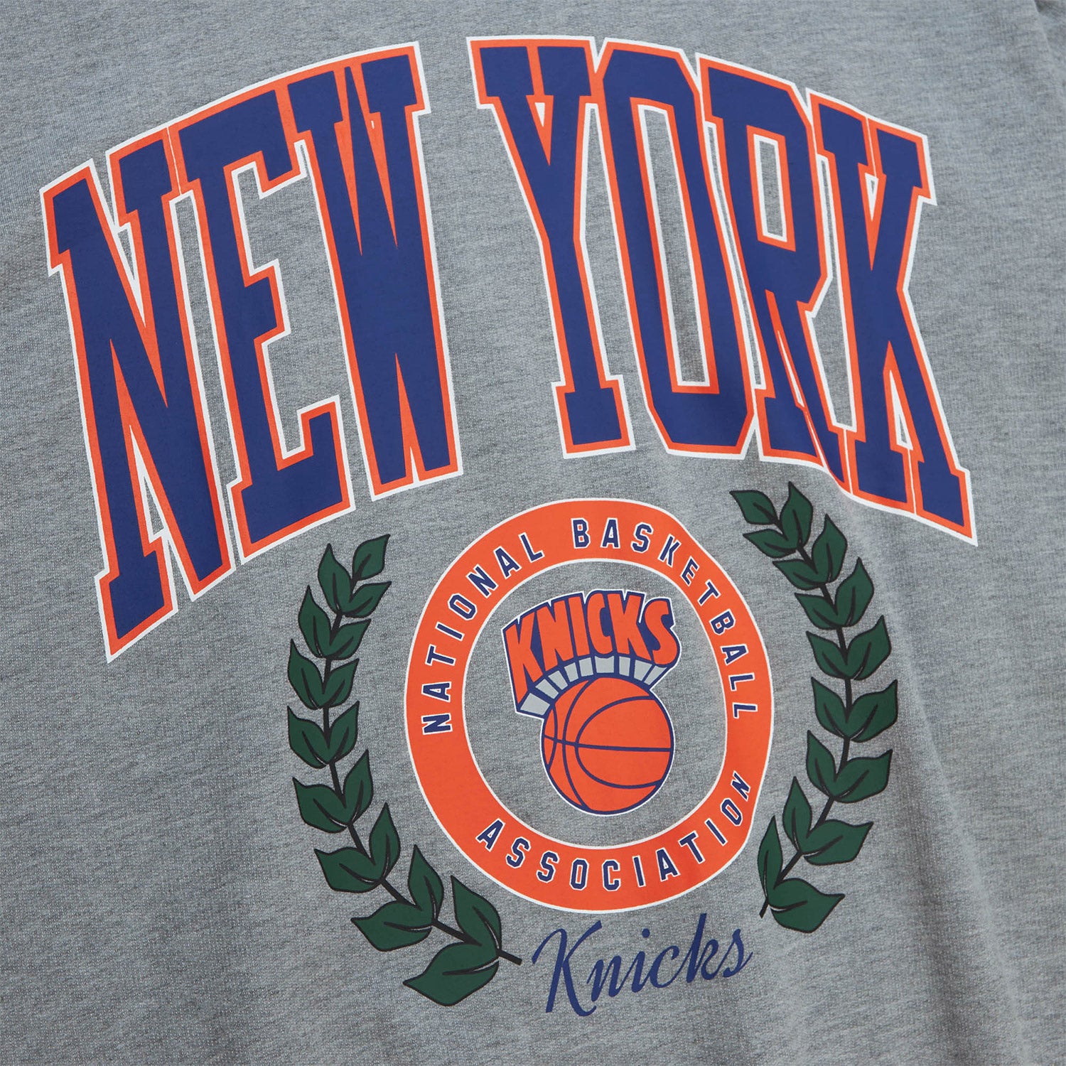 Women's Mitchell & Ness Knicks Lightweight Crew Fleece Grey - Zoom View On Front Graphic