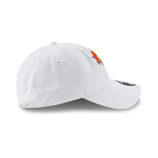 New Era Knicks 9TWENTY Core Classic Adjustable Hat in White - Right View