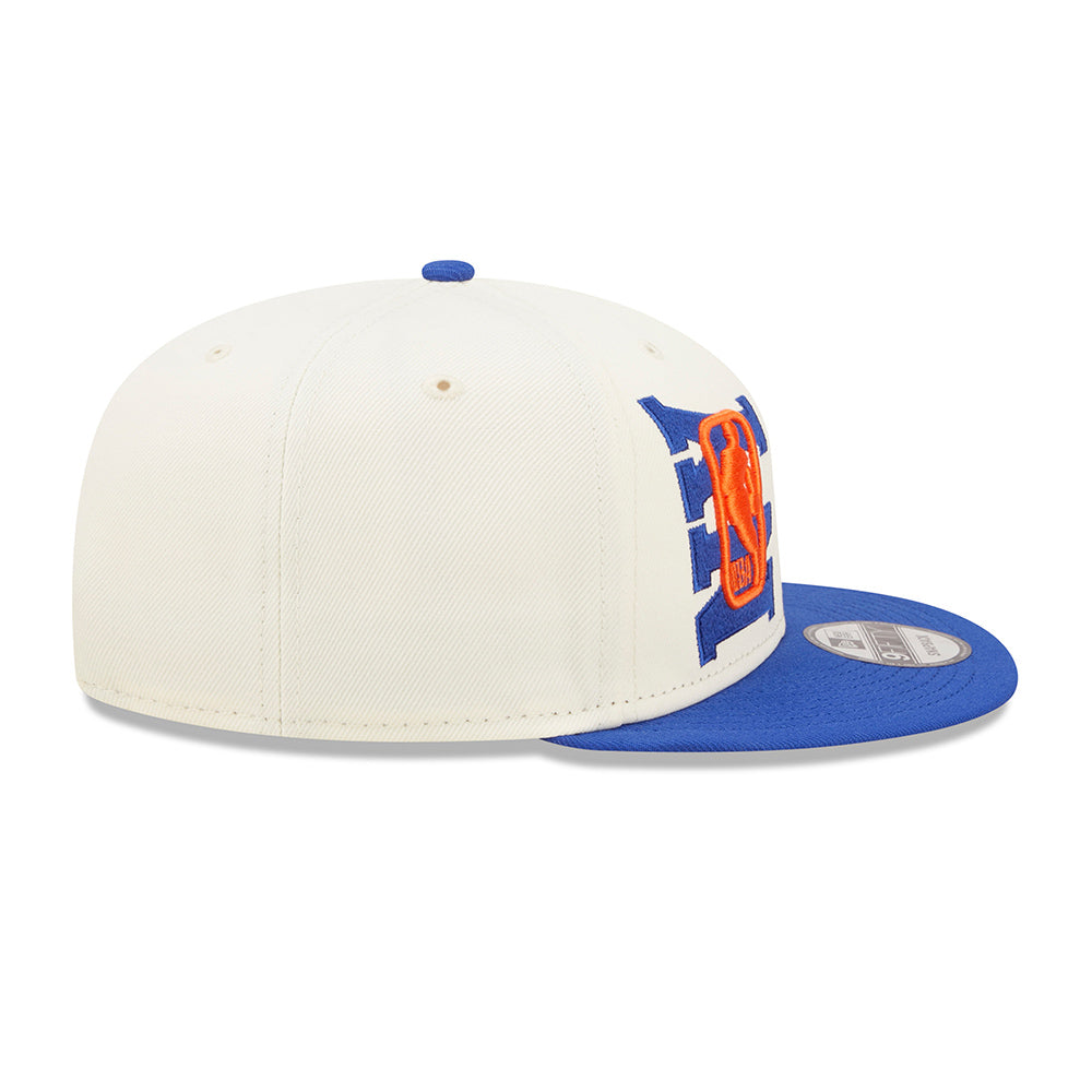 New Era Knicks 2022 Draft 950 Snapback Hat In White, Blue & Orange - Right View